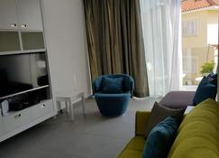 Yialos Luxury Apartments - Perivolia - Living room