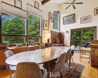 Hawk Landing: A cozy 3-bedroom retreat perfect for families and pet-friendly getaways. - Pittsfield - Comedor