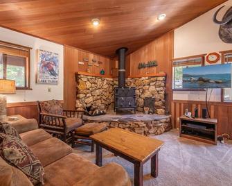 Bagley Cabin, 4bd/2ba - Brockway - Living room