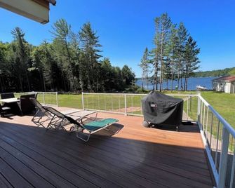 Lakefront Cabin in the North Woods Three Lakes WI - Three Lakes - Balcony