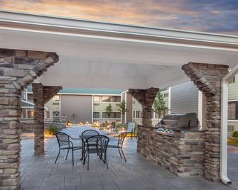 Wyndham Garden Fort Wayne - פורט ווין - פטיו