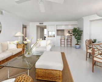 King & Prince 3 bedroom oceanfront with pool! - Brunswick - Sala de estar