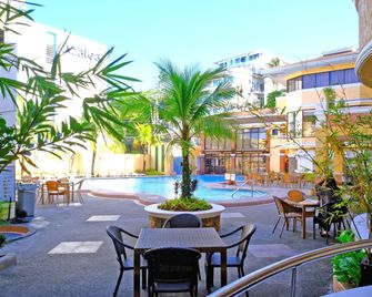 Boracay Holiday Resort - בורקאי