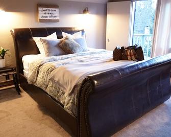 Large summer retreat chalet just 20 minutes from Pinecrest Lake - Mi Wuk Village - Habitación