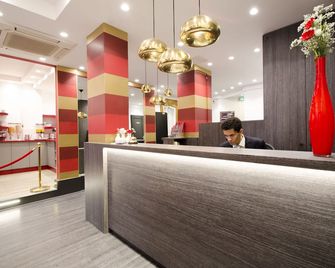 Hotel Migny Opera Montmartre - Paris - Front desk