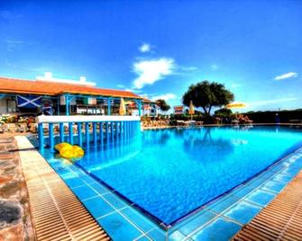 Sunlight Studios - Theologos - Piscină