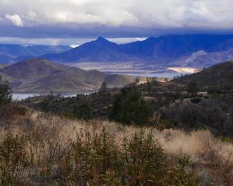 Shirley Creek Retreat: A Mountain Oasis - Wofford Heights - Outdoors view