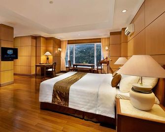 Royal Senyiur Hotel - Prigen - Schlafzimmer