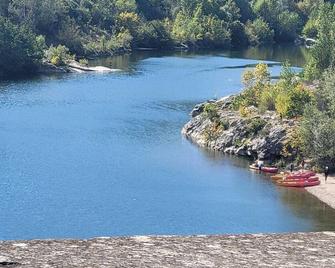 Beautiful T3, 700 m from the Pont du Gard - Remoulins