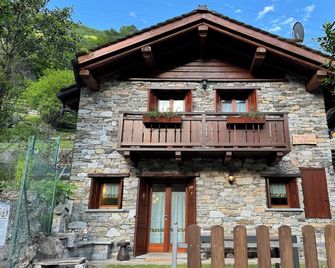 Romantic and panoramic chalet in Valchiavenna- 8 min from Chiavenna - Gera Lario - Edificio