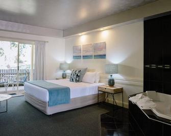 Fairways Resort - Rosebud - Bedroom
