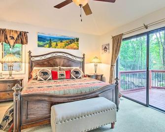 Lake Toxaway Cabin w/ Fire Pit - 1 Mi to Marina - Lake Toxaway - Habitación