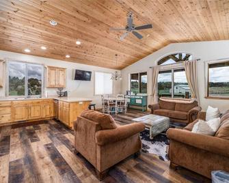 The Wildflower Hitchin Barn Near Zion and Bryce - Alton - Sala de estar