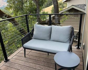 Modern Oasis in San Anselmo - Stunning Views & Ultimate Privacy - Santa Venetia - Balcony