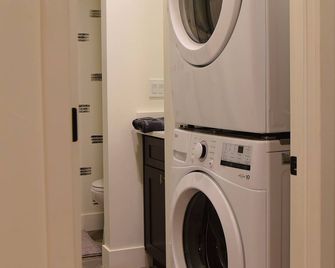 Cozy Cherry Creek Basement Suite with Private Entrance - Denver - Lavanderia