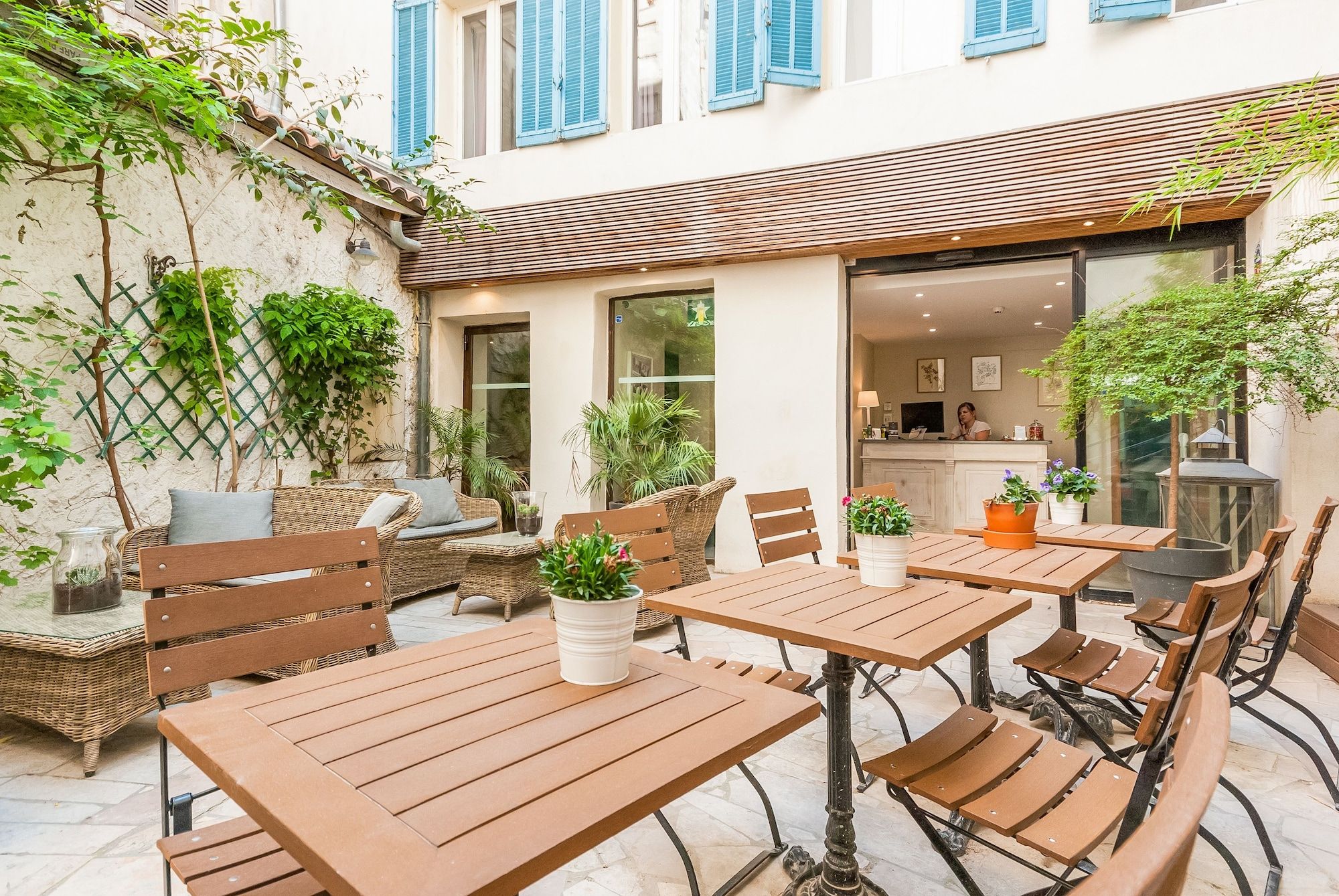 Hôtel Central thumbnail 3