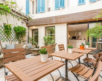 Hôtel Central - Aviñón - Patio