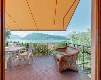Villa Olivella - Sale Marasino - Balcony