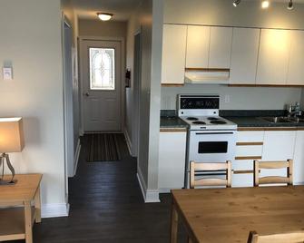 Shores of Deer Lake - South River - Kitchen