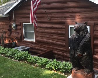 Lake Front Rustic Log Cabin in the heart of Chequamegon National Forest - Clam Lake - Patio