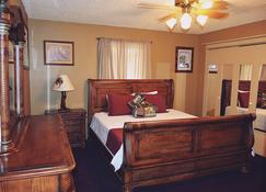 Yellowstone River Suites - Gardiner - Bedroom