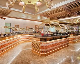 Wonderful Stay! 3 Sleek Units, Outdoor Pool, Free Parking, Pets Allowed! - Elko - Restaurant