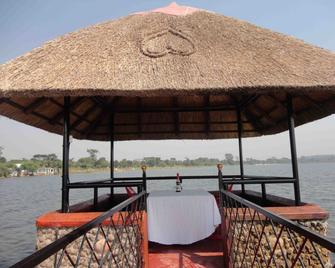 Country Lake Resort - Garuga - Entebbe - Patio