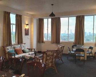 Sky retreat 2BR apparent Nugegoda close vicinity of Colombo. - Nugegoda - Restaurante