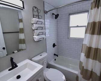 Denver 1 Bedroom Home Near Dicks Sporting Fields - Awesome Stock Show Stay! - Commerce City - Baño