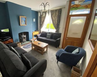 Outstanding Refurbished Home In The Heart Of Coniston Village - Coniston - Living room