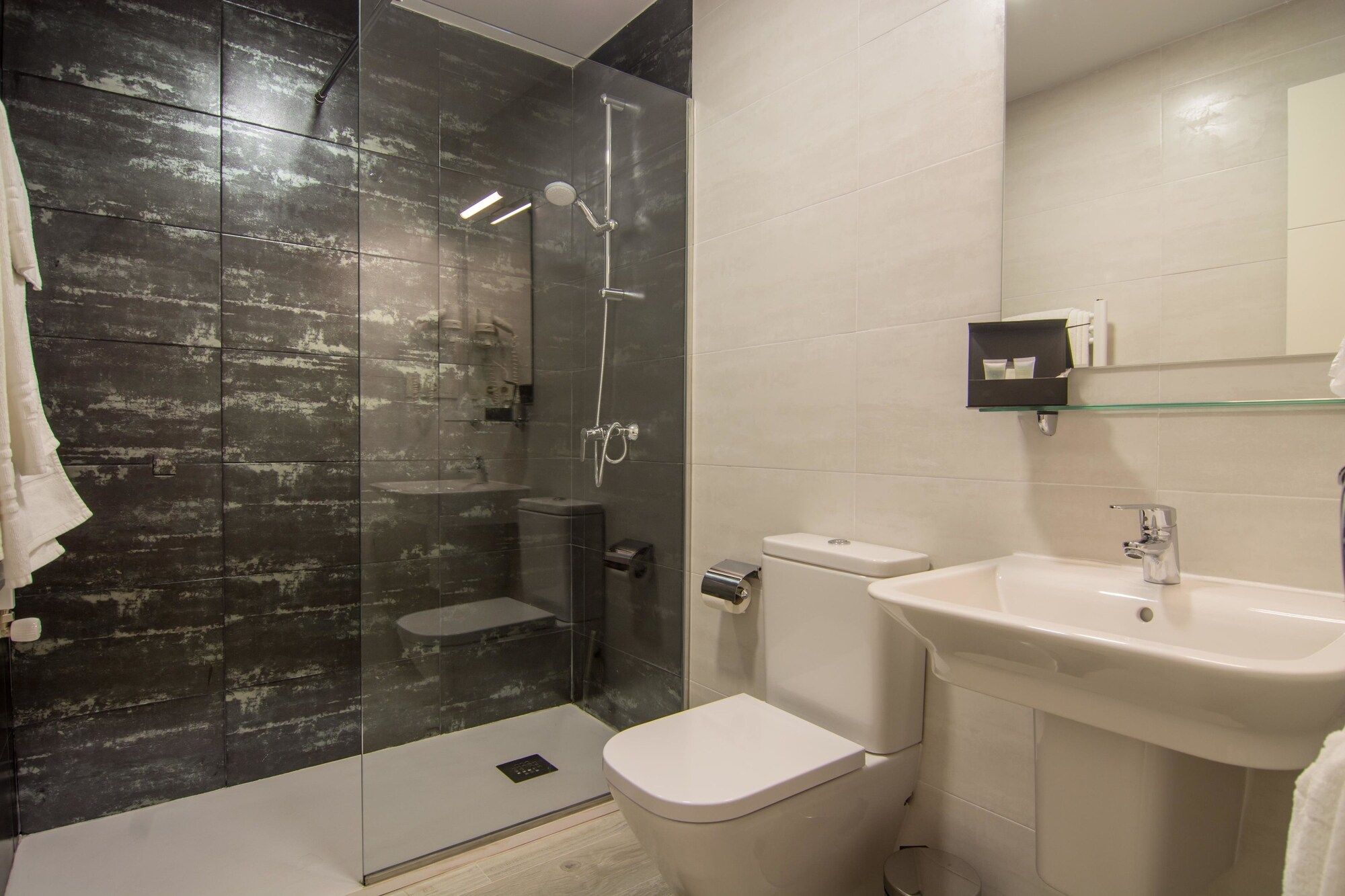 Hotel Los Cigarrales - Toledo - Bathroom