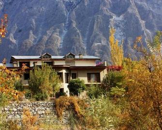 Ayun Fort Inn - Chitral - Building