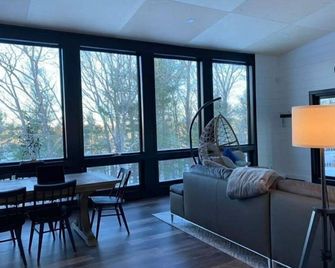 LakeHaven: New, inspired, monthly retreat - Depot Harbour - Living room