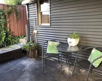 Studio 163 - cosy self-contained studio in Armidale - Армідаль - Патіо