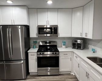 Get cozy in this Renovated home by the Villages - Lady Lake - Kitchen