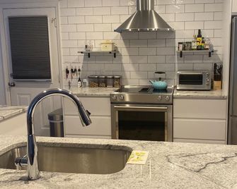 Little Farm: Private Country Setting, 15 minute drive to downtown Aiken - 艾肯 - 廚房