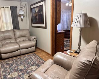 Your Home Away From Home!!! - Aberdeen - Obývací pokoj
