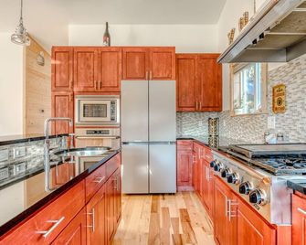 Boutique Cabin on Manicured Acre Hot tub Path to Beach Wifi 200 10 - Лонг-Біч - Кухня