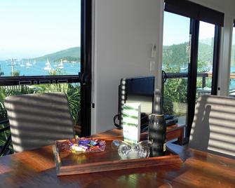 Airlie Waterfront Bed and Breakfast - Airlie Beach - Essbereich