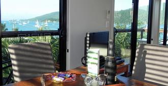 Airlie Waterfront Bed and Breakfast - Airlie Beach - Comedor