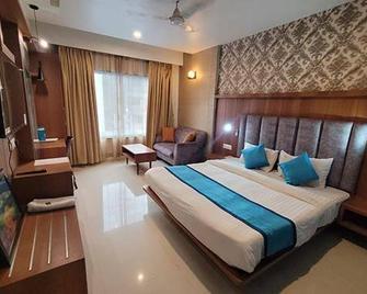 Sapphire Regency Hotel - Vadodara - Bedroom