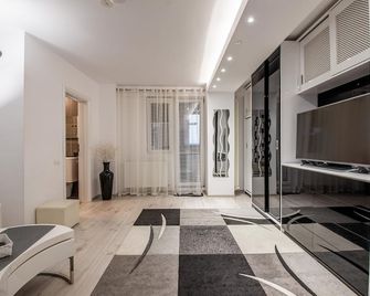 스튜디오 밀리타리 레지던스 M2 - 치아나 - 거실