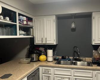 Gladelle - South Saint Paul - Kitchen