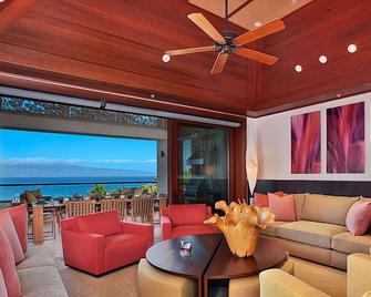 15% Off Season - Exclusive Penthouse With 3 Master Bedrooms & Breathtaking Views - Kapalua - Living room