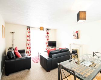 Your Stay Bristol Orchard Gate - Bristol - Living room