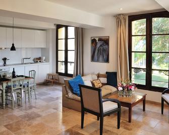 Beautiful house with garden and view of the Lot - Albas - Sala de estar