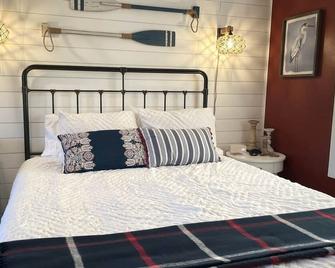 Sea Star Studio - Ocean View - Steps to the Beach, Dog Friendly - Moclips - Bedroom