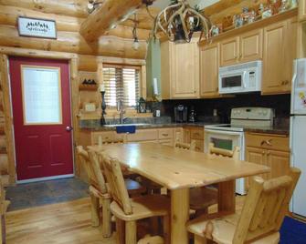 Log cabin on beautiful Keyes Lake - Florence - Cocina
