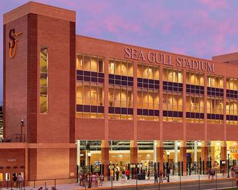 Salisbury Cottage - Salisbury - Building