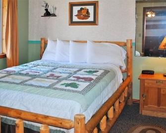 Superior Motel & Suites - Munising - Schlafzimmer